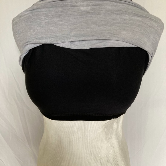 Aneko gray and black built in bra activewear tank top - Picture 4 of 7